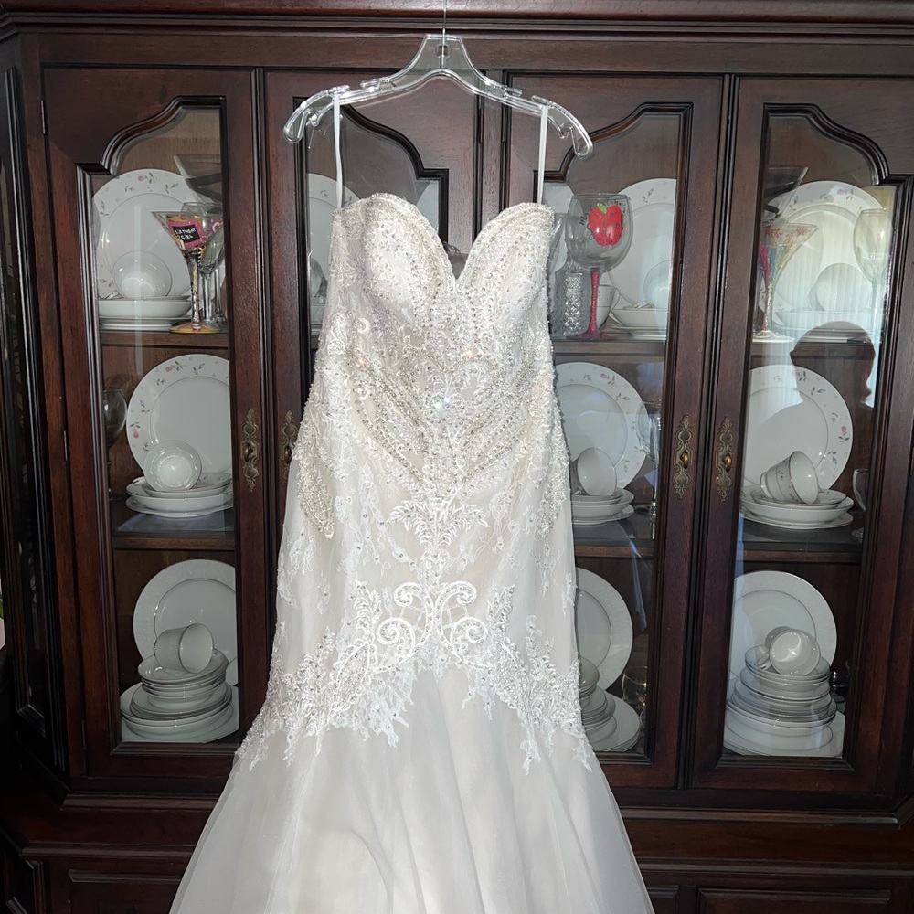 BRAND NEW BIJOU BRIDAL GOWN